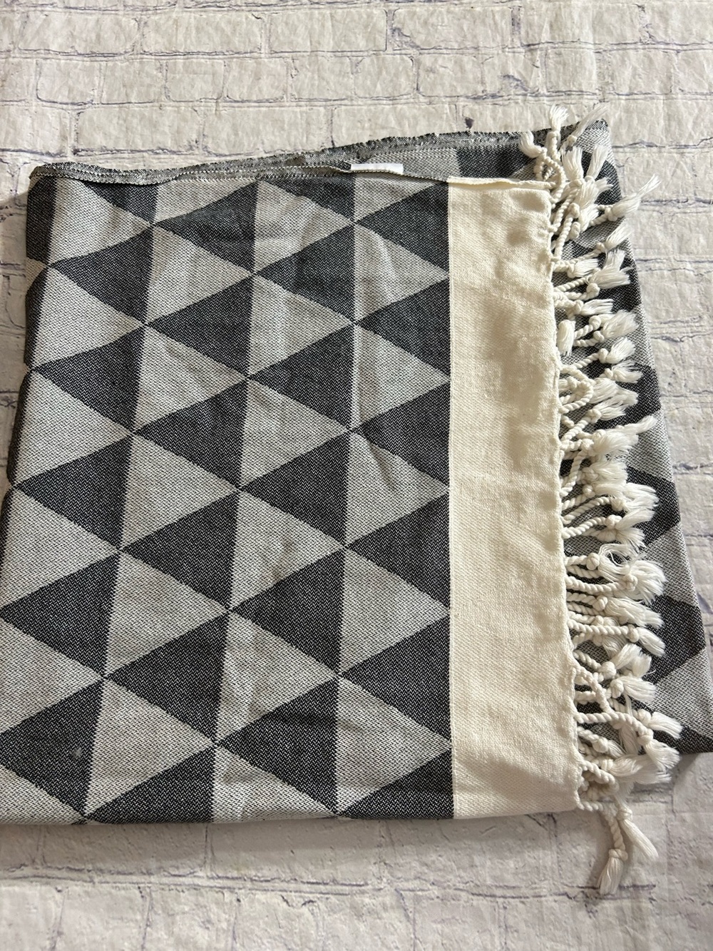 TEQUILA PISCINA OVERSIZED GREY/CREAM DIAMOND PATTERNS WITH TASSELS FRINGE WRAP